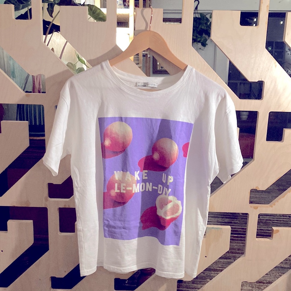 Cute lemons and purple short sleeves tee.